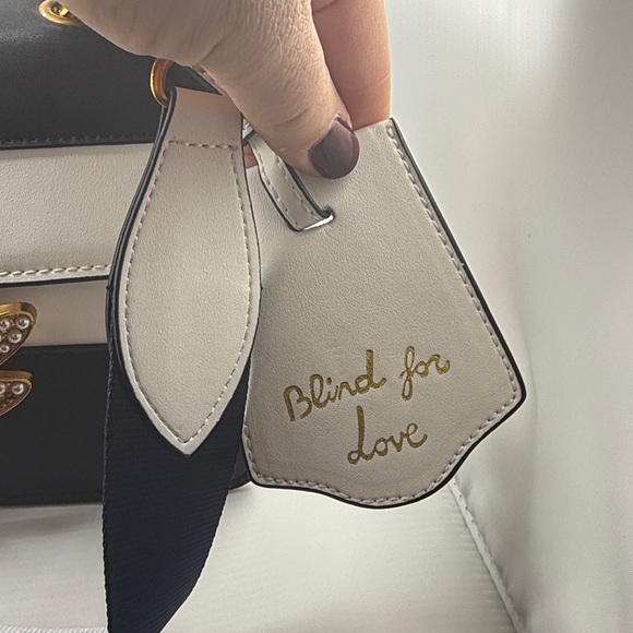 Blue and White Crossbody Bag with Bee Accent blind for love Queen Margeret top - Picture 5 of 16